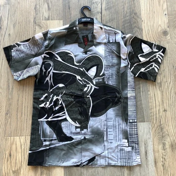 NWT Spider-Man Button Down Short Sleeve Tee Small